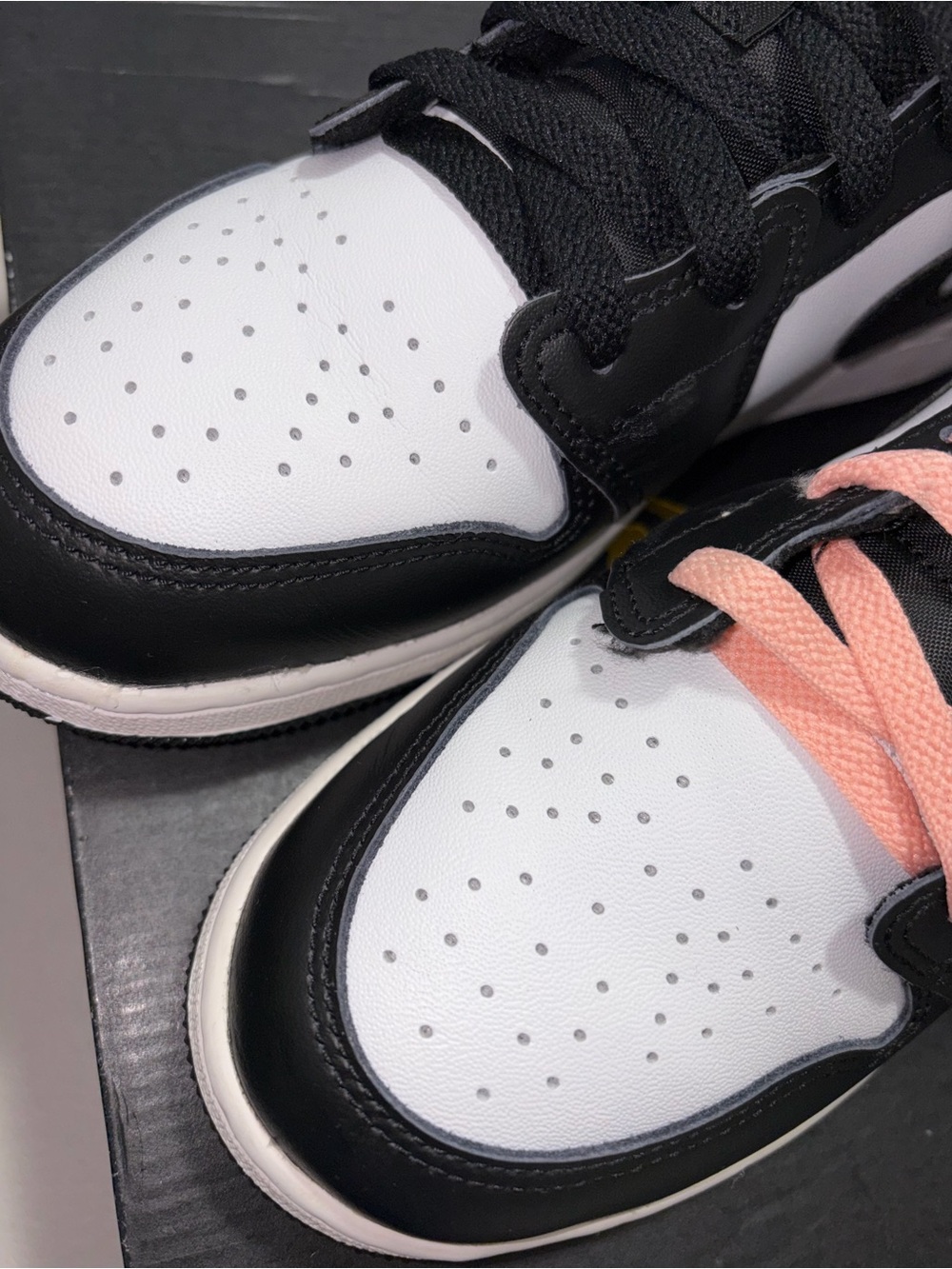 Nike Air Jordan 1 Mid SE GS Bleached Coral Black White DM6216-001 - Picture 4 of 12
